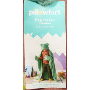 Pillowfort Frog Kids' 40x50" Hooded Blanket Green
